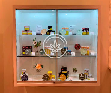 MARIJUANA WALL MOUNTED SHOWCASE